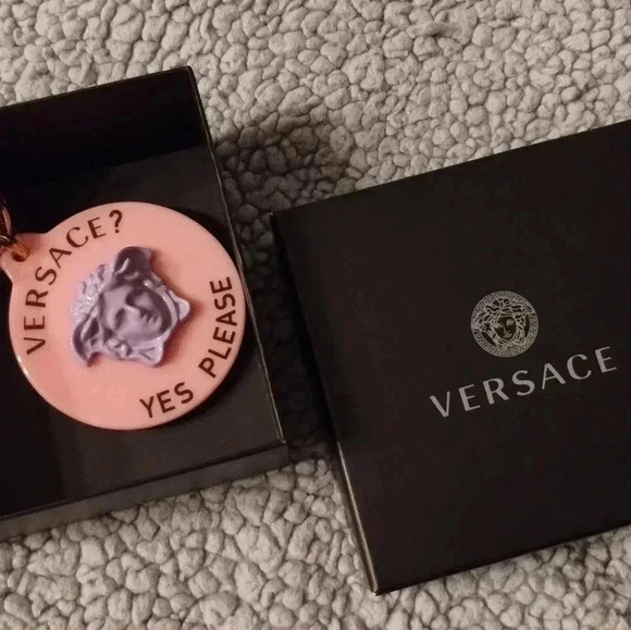 Versace Iconic Medusa keychain New in the box rare - Picture 2 of 3
